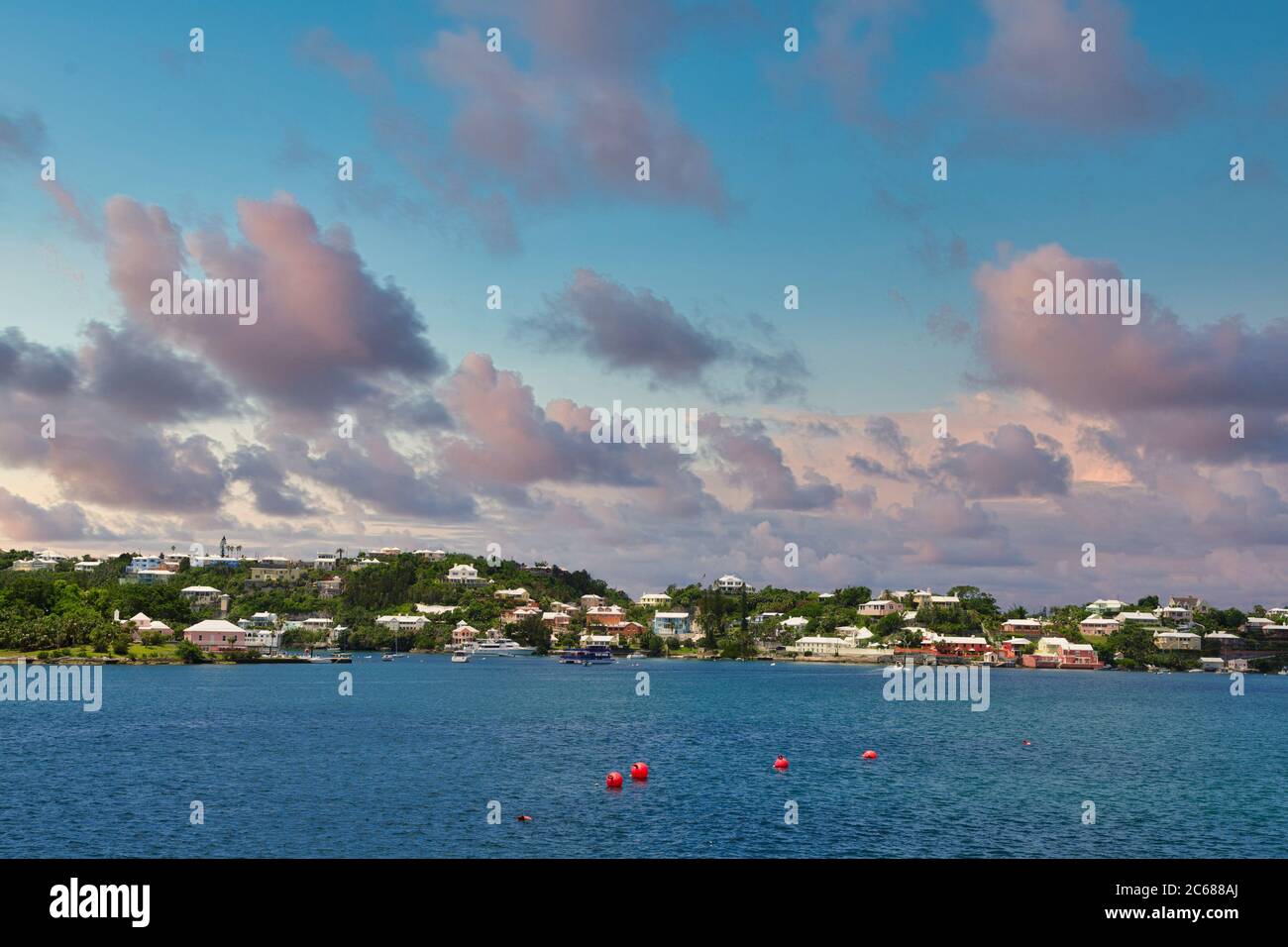 Bermuda Coastal Homes al Dusk Foto Stock