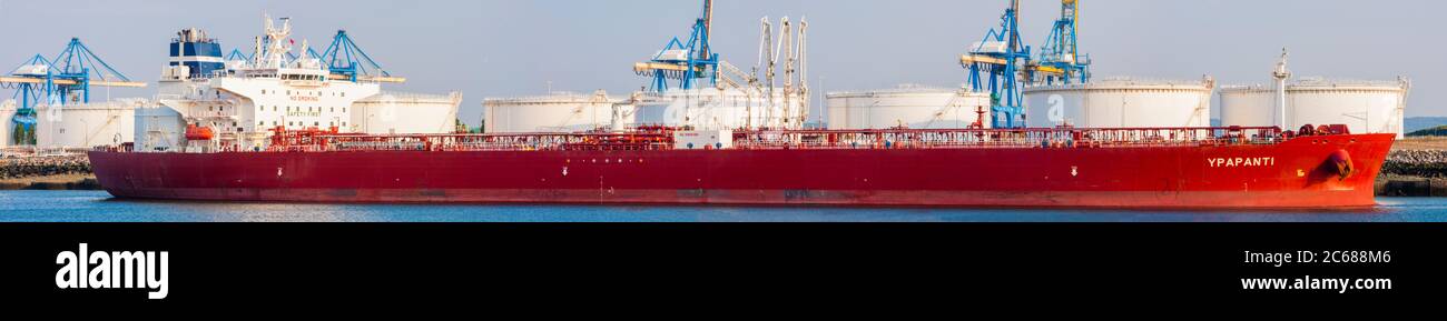 Petroliera ormeggiata nel porto, le Havre, Normandia, Francia Foto Stock