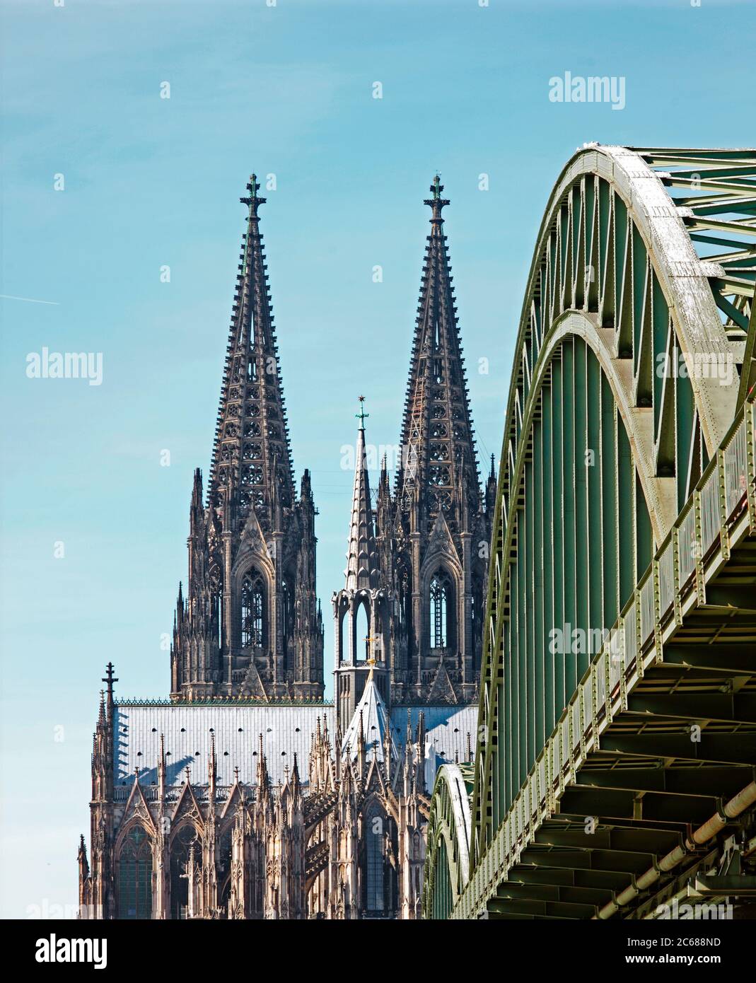Cattedrale di Colonia e Ponte Hohenzollern, Nord Reno Westfalia, Germania Foto Stock