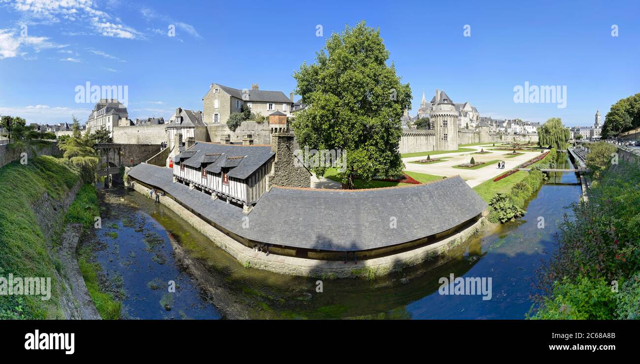 Fossato e bastioni medievali antichi, Morbihan, Vannes, regione Bretagne, Francia Foto Stock