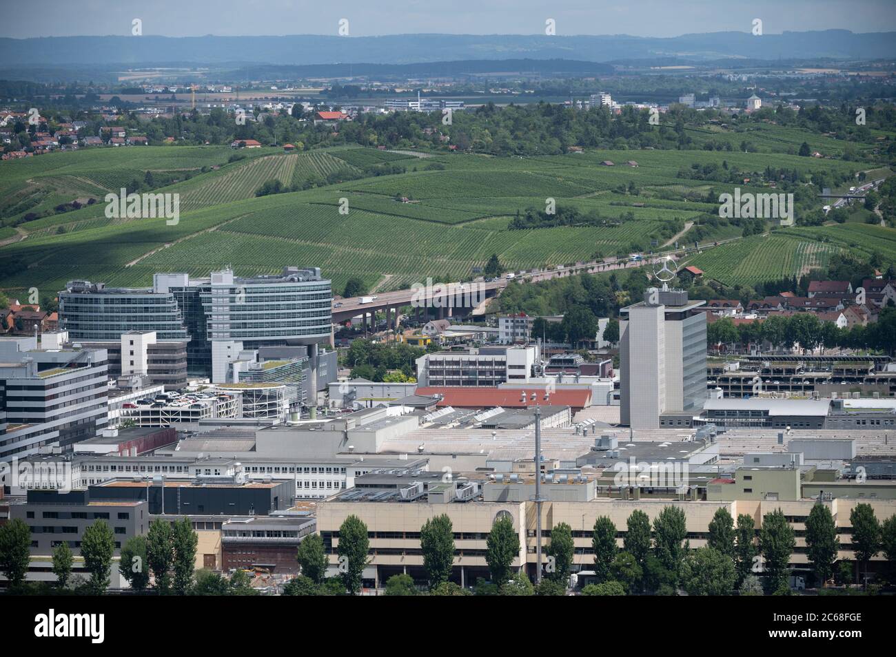 Stoccarda, Germania. 07 luglio 2020. Lo stabilimento Mercedes Benz di Untertürkheim, che è anche la sede centrale della Daimler AG. (A dpa 'Daimler Annual Meeting') Credit: Marijan Murat/dpa/Alamy Live News Foto Stock