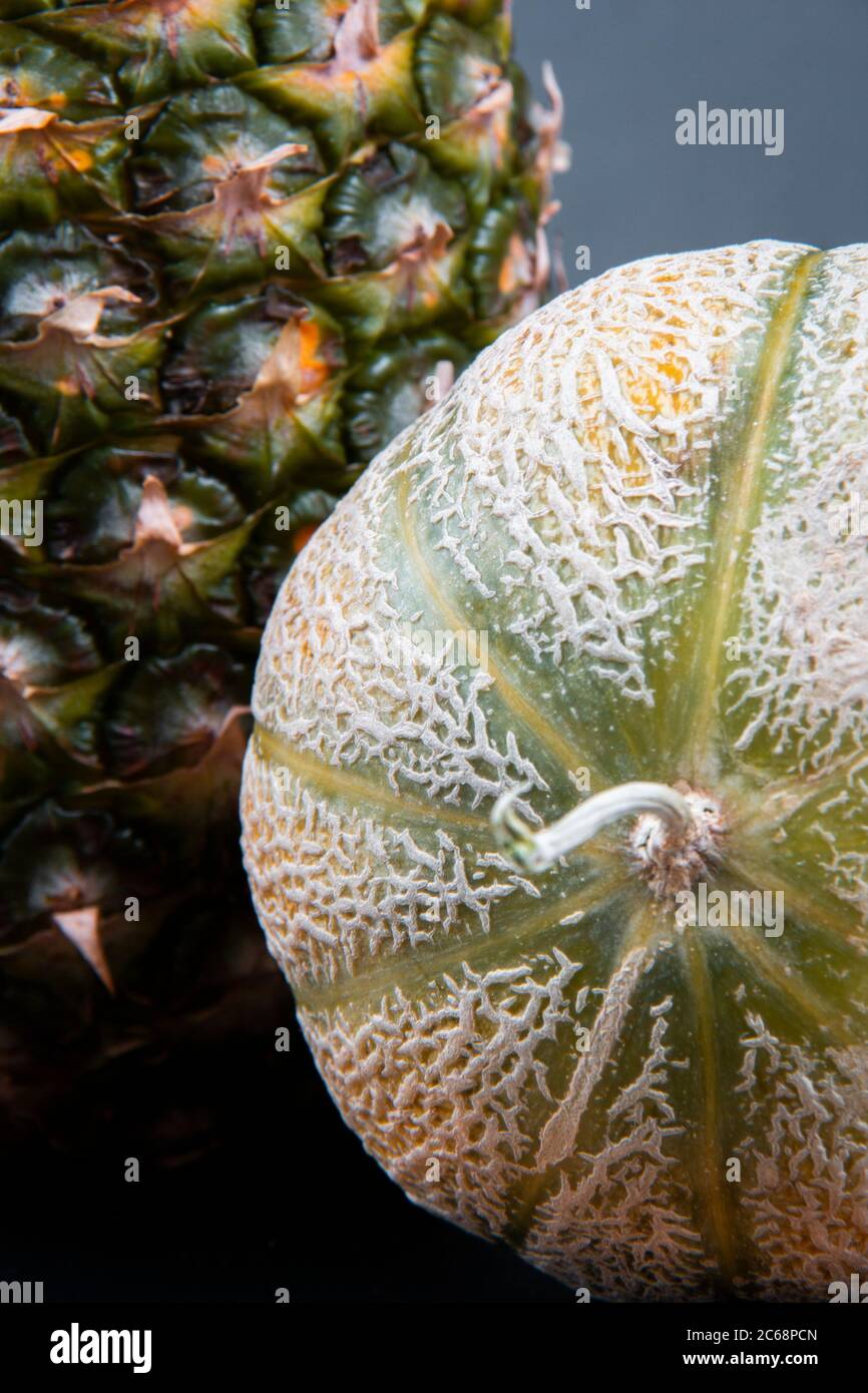 Un colpo vicino di una rugiada in luna di miele, un ananas fresco Foto Stock
