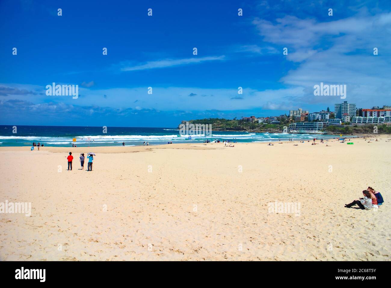 Tranquilla spiaggia di Bondi Beach, la spiaggia più famosa di Sydney, New South Wales, Australia. Foto Stock