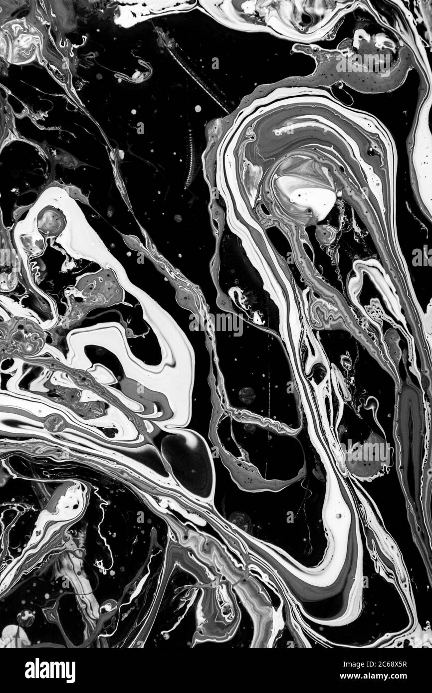 Combinare le vernici a olio. Oli colorati umidi miscelati dall'alto Foto Stock