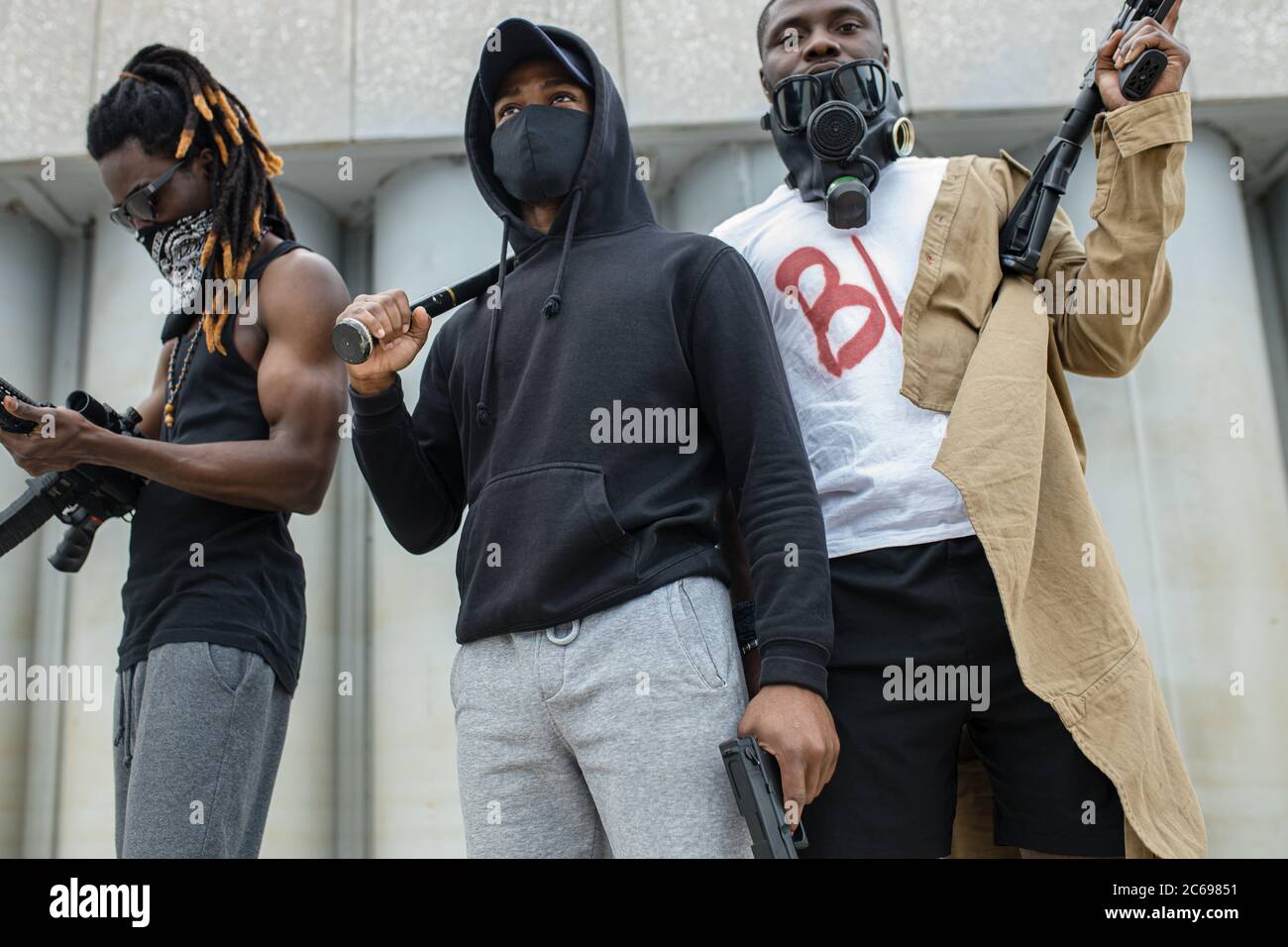 Ondata di violenta furia di neri esplode in tutta la USA, uomini armati vanno in dimostrazioni, non tenere il silenzio Foto Stock