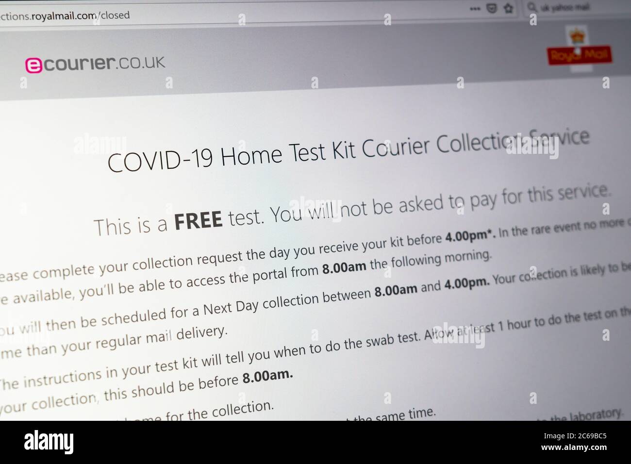 Un'e-mail sullo schermo di un computer che mostra informazioni su un servizio di ritiro corriere del kit di test per la casa Covid-19 da parte di ecourier.co.uk, Regno Unito Foto Stock