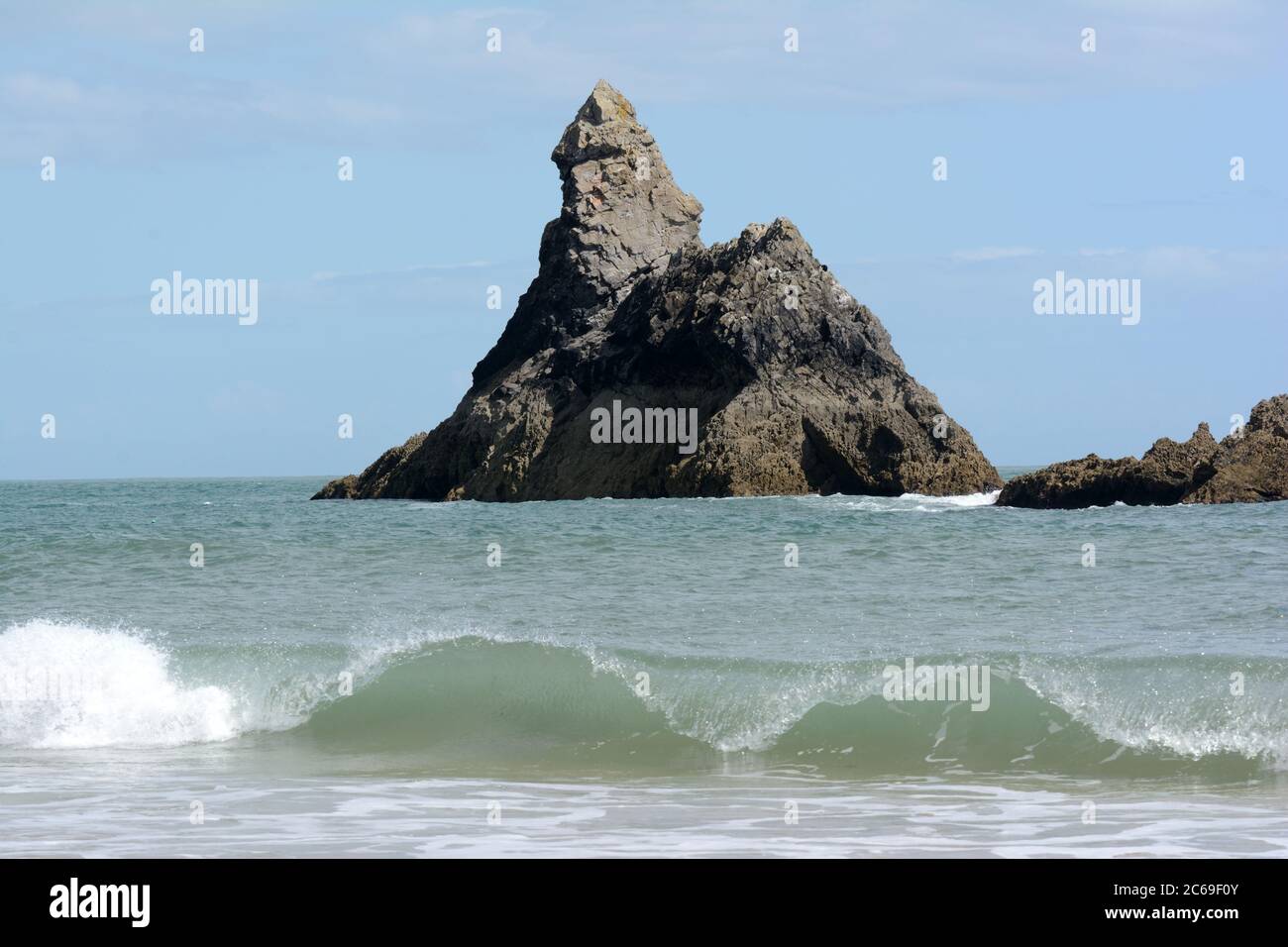 Church Rock Broad Haven South Rock Formation Broad Haven South Pembrokeshire Coast National Park Galles UK Foto Stock