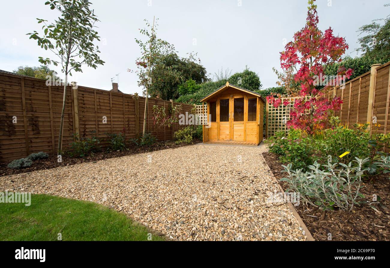 Casa estiva vuota in un grazioso giardino inglese. Foto Stock