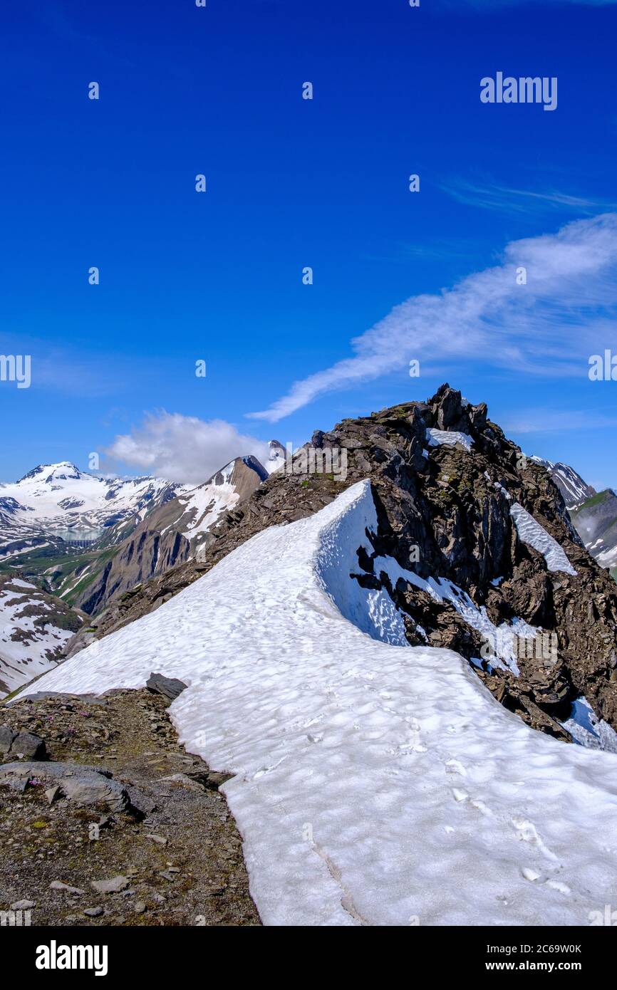 Cresta di neve al Nufenenstock, Alpi svizzere Foto Stock