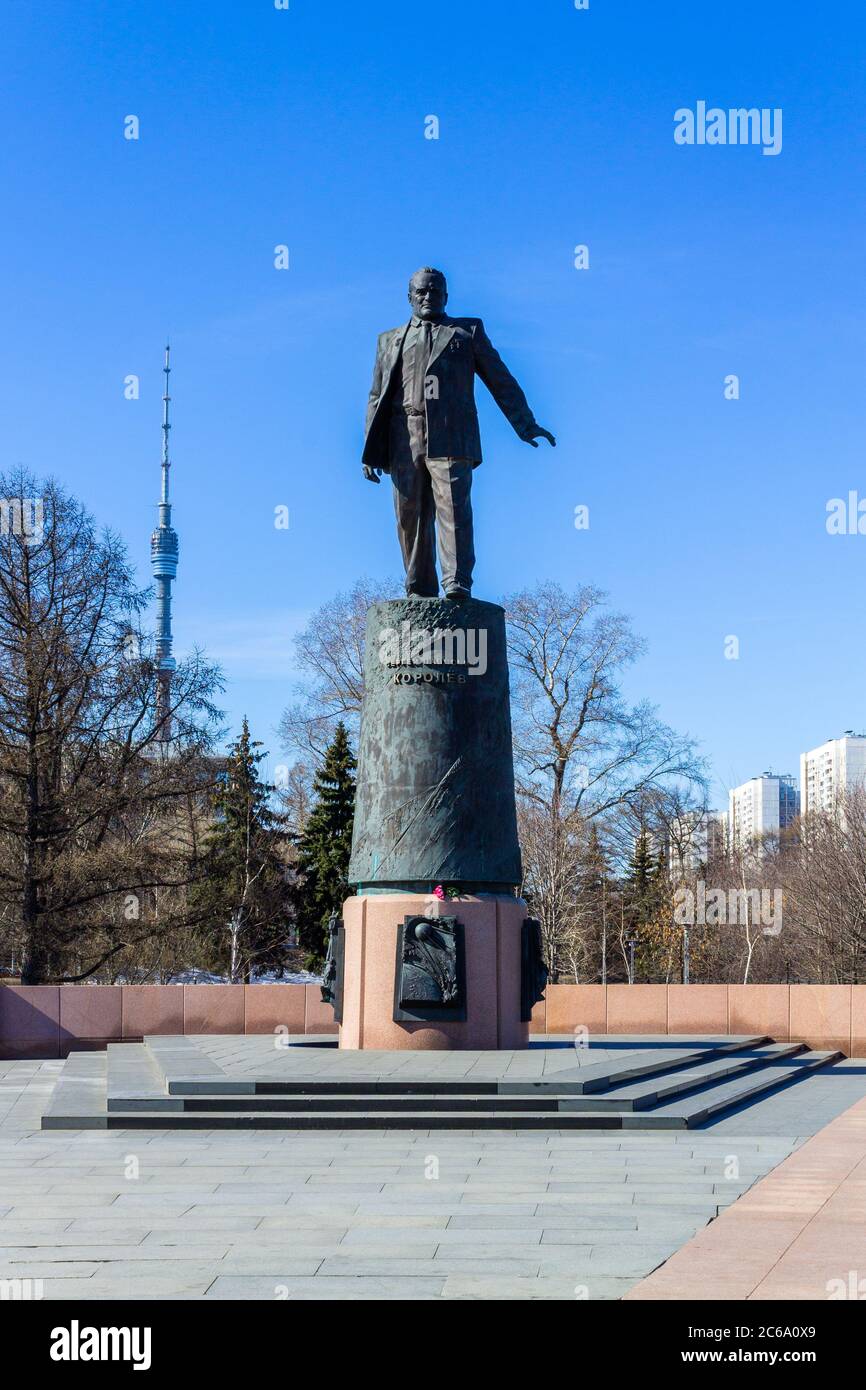 Sergei Korolev Memorial scultura vicino Rocket Monumento ai Conquistatori dello spazio a Mosca, Russia. Foto Stock