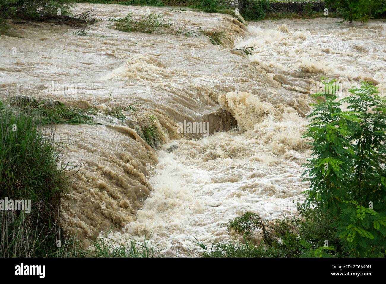 Iida, Nagano, Giappone, 07/08/2020, fiume Tendryu dopo forti piogge nella città di Iida. Foto Stock