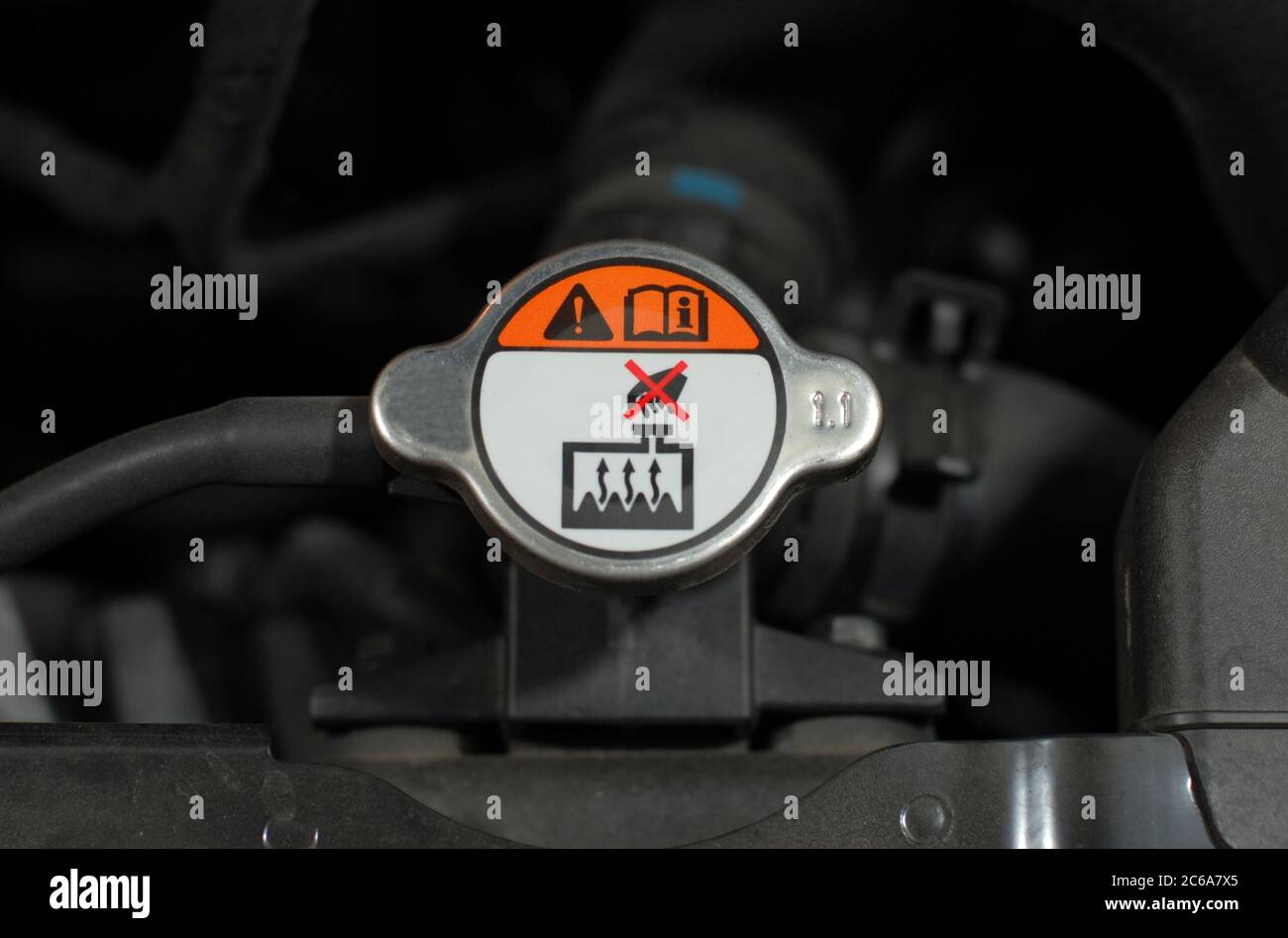 tappo del liquido di raffreddamento del motore Foto stock - Alamy