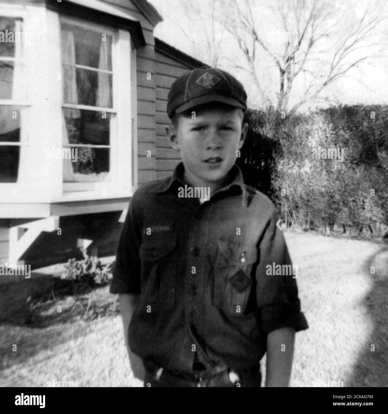 HS579 George W. Bush nella sua uniforme Cub Scout, primavera 1954. Foto: George Bush Presidential Library Foto Stock