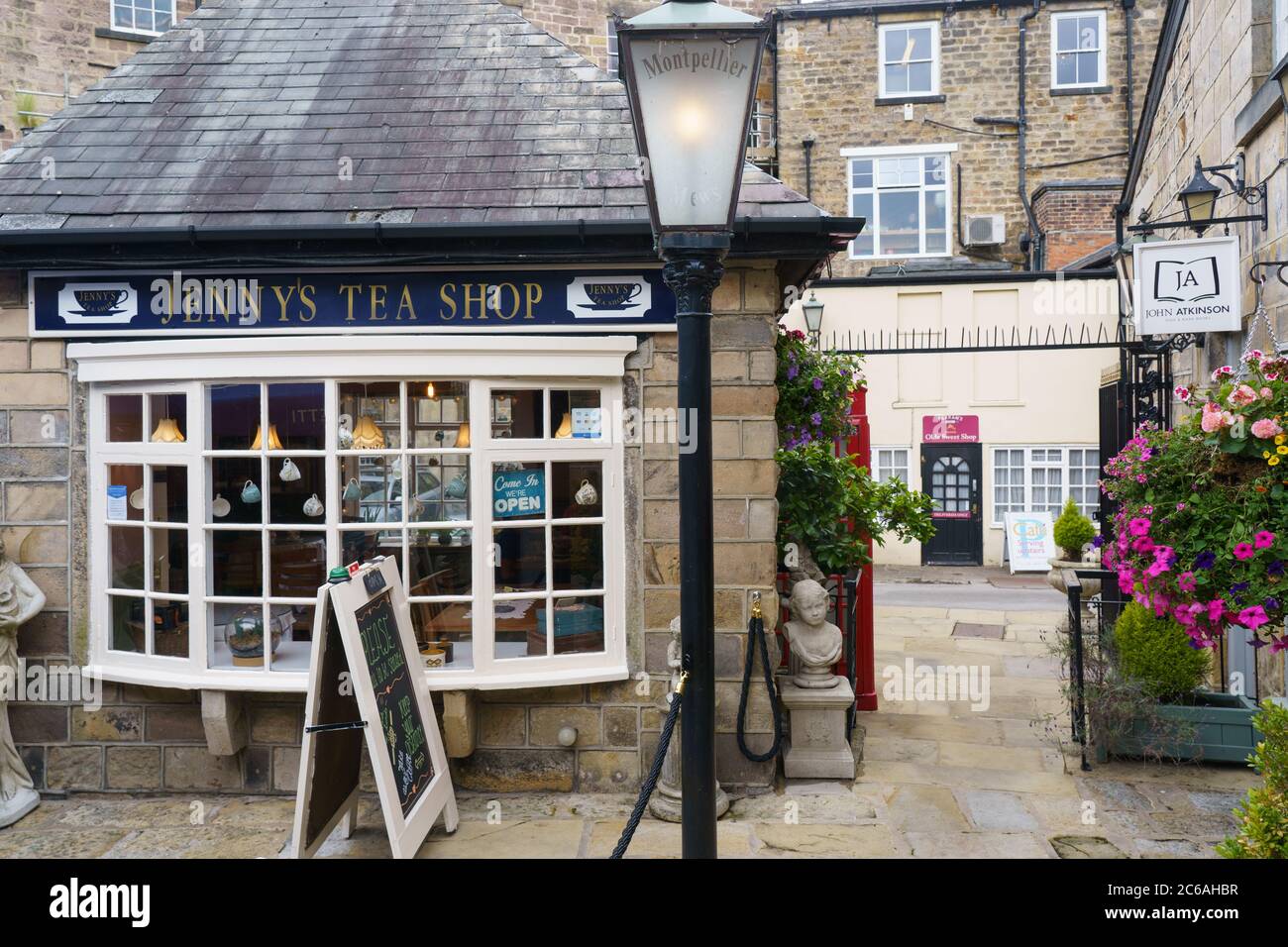Jenny's Tea Shop, Montpellier Mews, Harrogate, North Yorkshire, Inghilterra, REGNO UNITO. Foto Stock