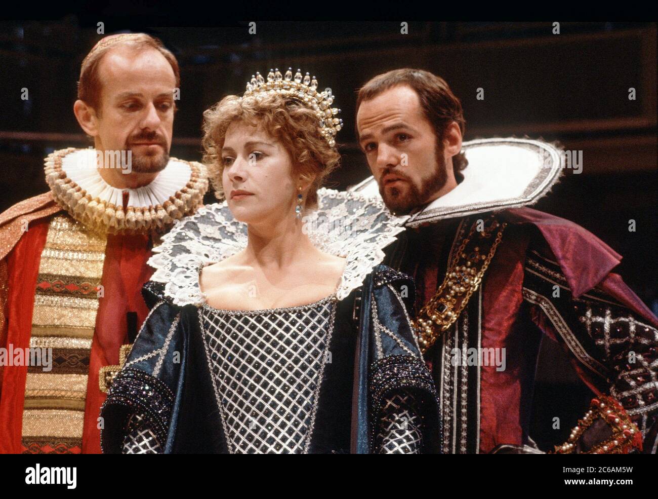 l-r: Julian Curry (Cardinale), Helen Mirren (la Duchessa), Mike Gwilym (Ferdinand) nella DUCHESSA DI MALFI di John Webster al Royal Exchange, Manchester 09/1980 trasferito alla Roundhouse, Londra NW1 04/1981 regista: Adrian Noble design: Bob Crowley Foto Stock