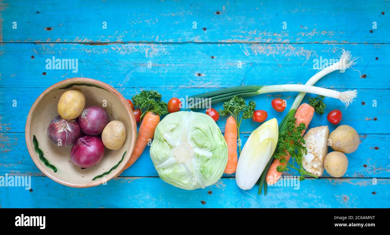 cibo sano, verdure varie, piatto, spazio libero copia Foto Stock