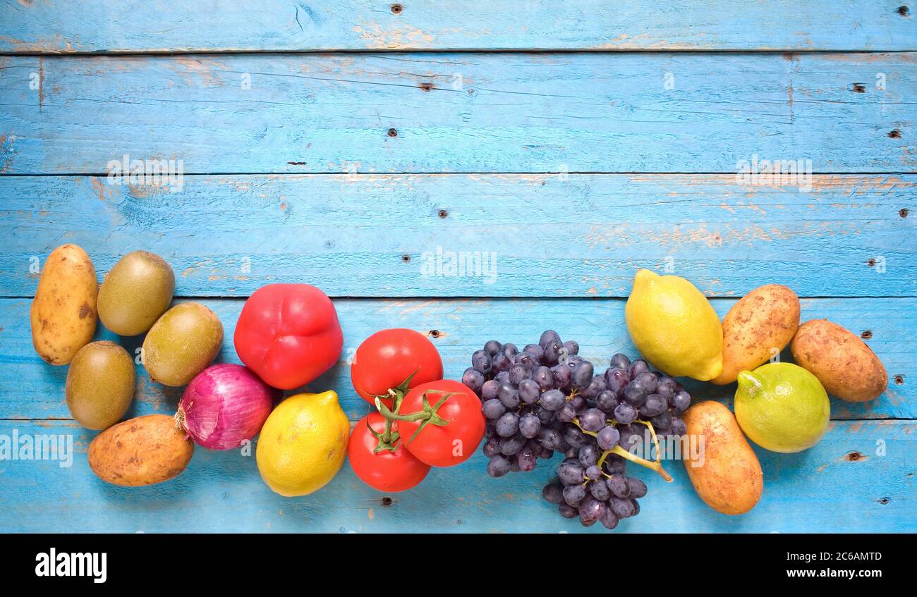 cibo sano, verdure e frutta, spazio libero copia Foto Stock