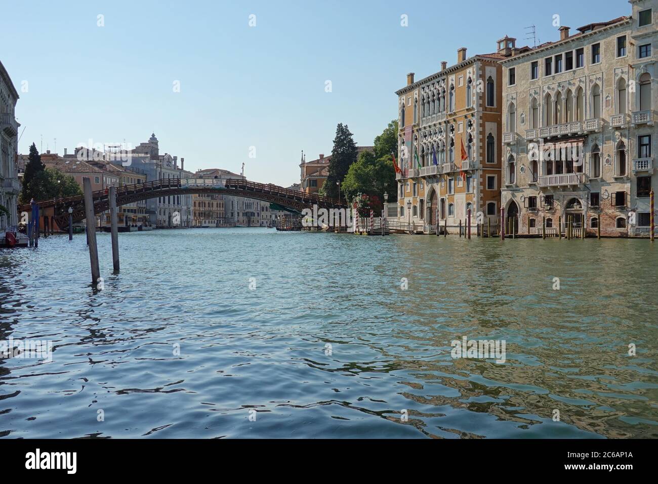 Venedig, Canal Grande nahe Ponte dell'Accademia ohne Verkehr, Krise der Tourismusindustria wegen der CoVid-19 Maßnahmen // Venezia, Canal Grande vicino a P. Foto Stock