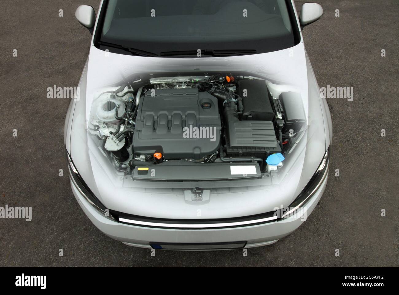 motore di visualizzazione a raggi x nella vettura bianca Foto Stock