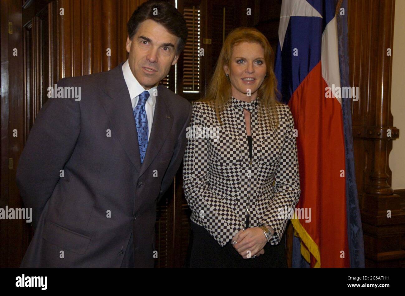 Austin, Texas USA, 11 gennaio 2005: Sarah Ferguson, l'ex duchessa di York, fa un'apparizione al Campidoglio del Texas con il governatore del Texas Rick Perry per promuovere un programma di fitness per i giovani del Texas. ©Bob Daemmrich Foto Stock