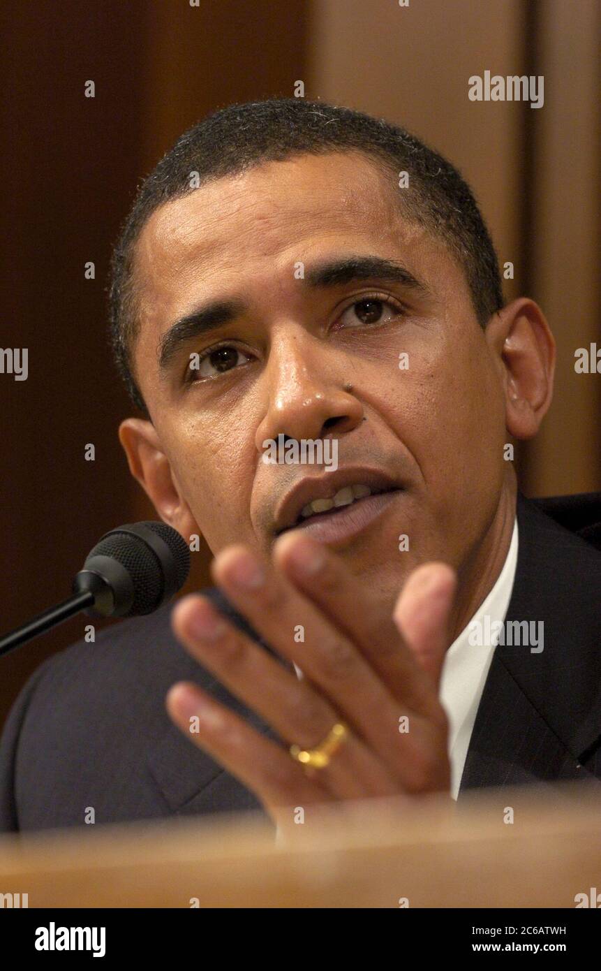 Washington, D.C. USA, 18 gennaio 2005: Il senatore statunitense Barack Obama partecipa alle audizioni di conferma del Senato per Condoleezza Rice come Segretario di Stato. ©Bob Daemmrich Foto Stock