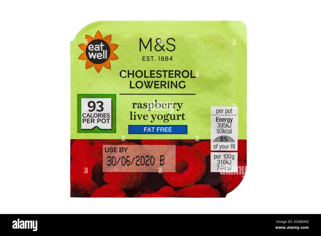 Pentola di colesterolo M&S che abbassa il lampone Live yogurt grasso libero yogurt isolato su sfondo bianco Foto Stock