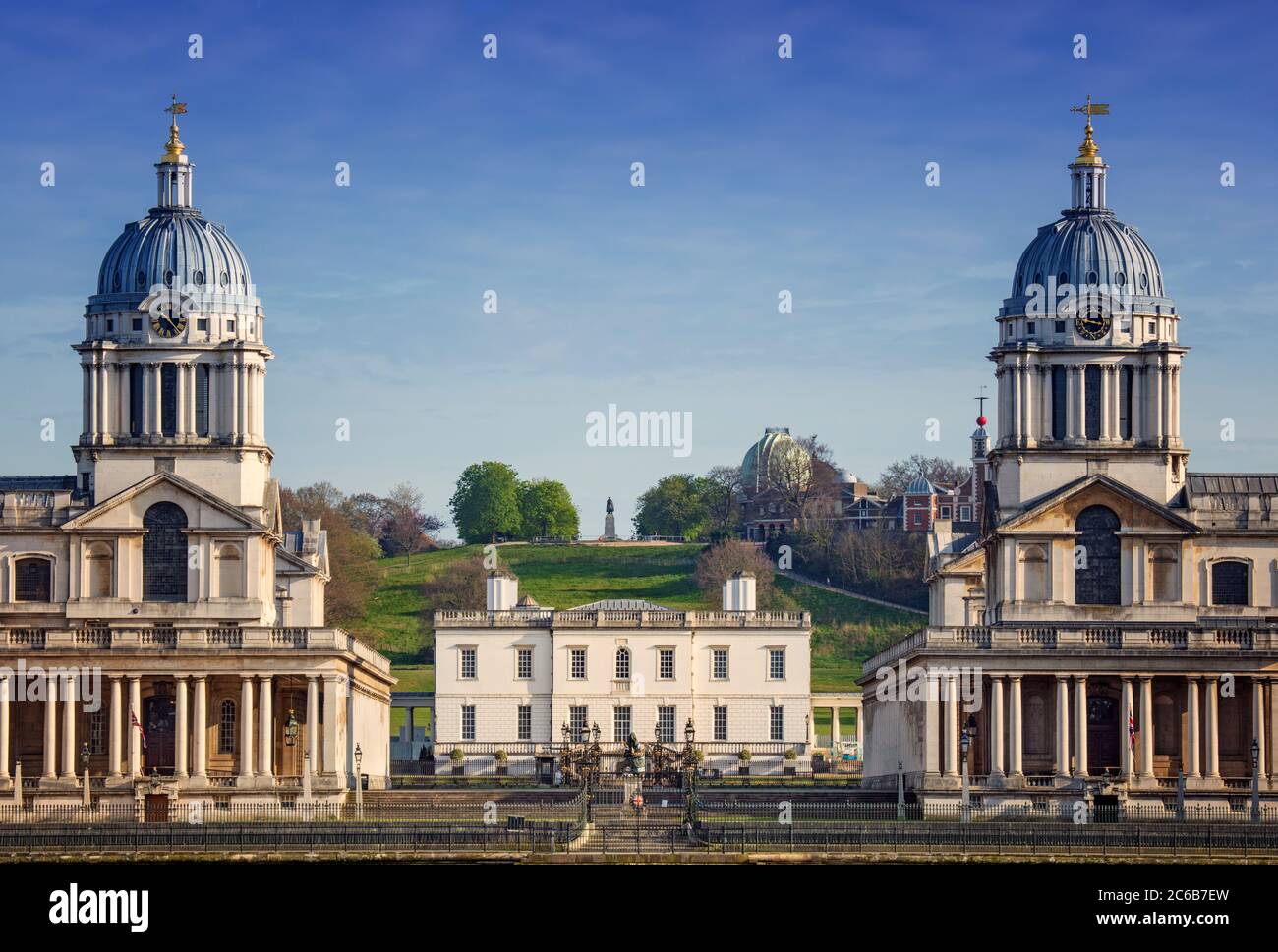 Greenwich Park, l'Osservatorio reale sulla collina, la Queen's House di Inigo Jones e il Royal Naval College di Christopher Wren, Greenwich, Londra, Foto Stock