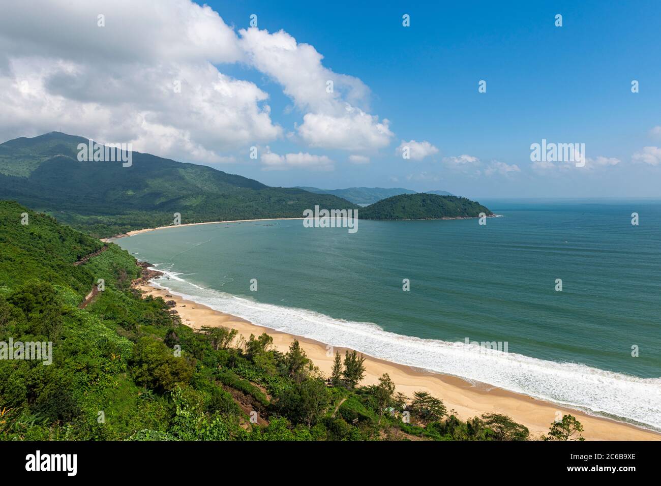 Lunga spiaggia di sabbia, passo Hai Van Quan, Danang, Vietnam, Indocina, Sud-est asiatico, Asia Foto Stock