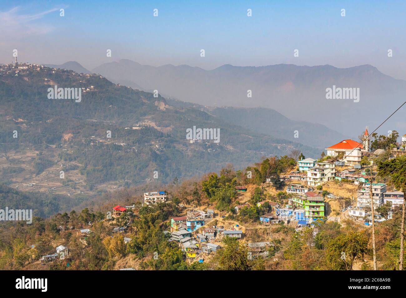 Case arroccate sulle colline, Kohima, Nagaland, India, Asia Foto Stock