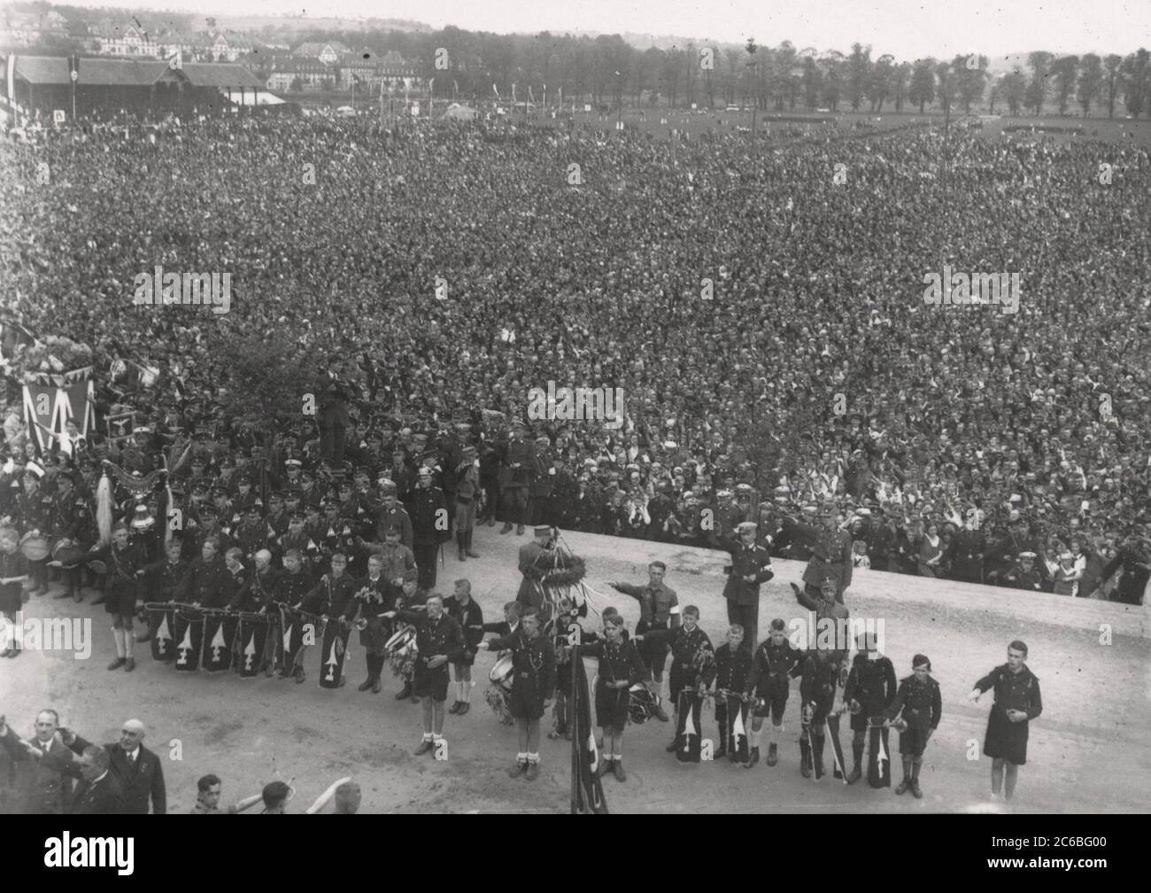 rally Heinrich Hoffmann fotografa 1934 il fotografo ufficiale di Adolf Hitler, e un politico e editore nazista, che era un membro del circolo intimo di Hitler. Foto Stock