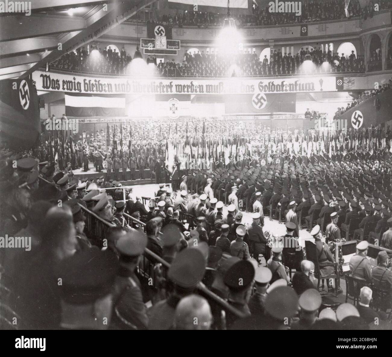 Rally dell'Associazione dei Guerrieri Reich Heinrich Hoffmann Fotografie 1934 fotografo ufficiale di Adolf Hitler, e un politico e editore nazista, che era un membro del circolo intimo di Hitler. Foto Stock