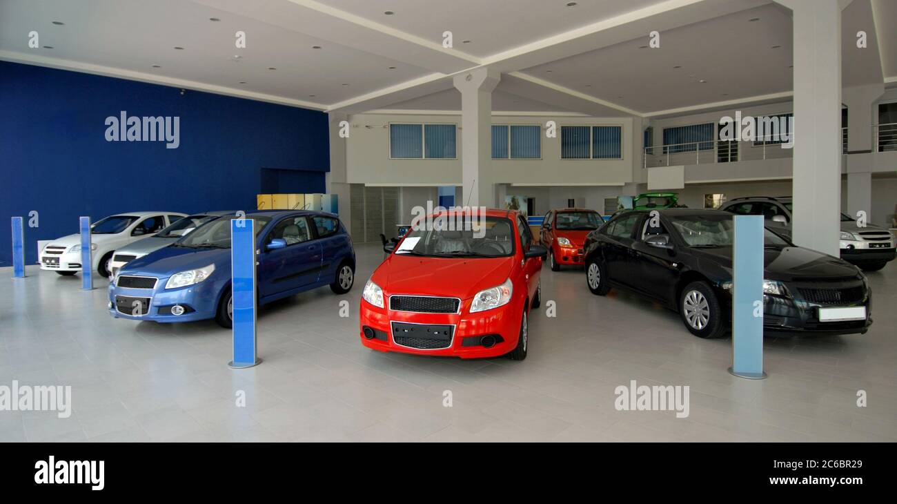 Auto da tesoro nello showroom, nuove auto di lusso sono in showroom Foto Stock