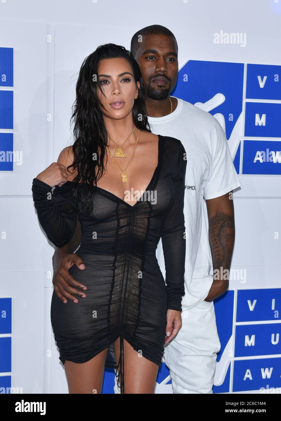 Kanye West (R) e Kim Kardashian West partecipano al MTV Video Music Awards 2016 a Madison Square Garden il 28 agosto 2016 a New York City. Foto Stock