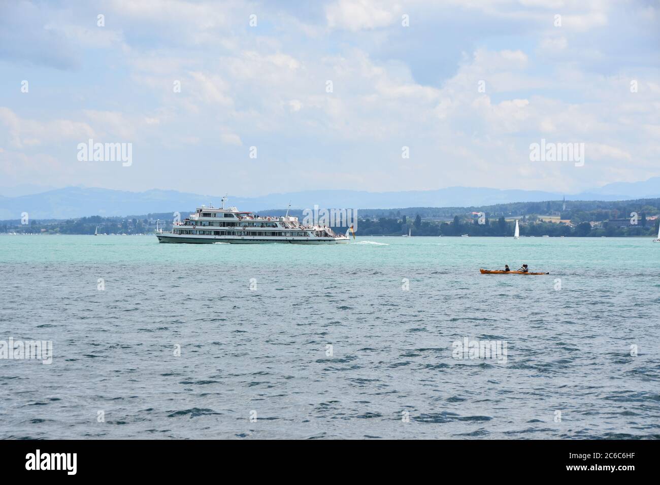 Escursione in barca o nave da crociera sul Lago di Costanza, Bodensee, sul Reno, ai piedi settentrionali delle Alpi in estate. Foto Stock