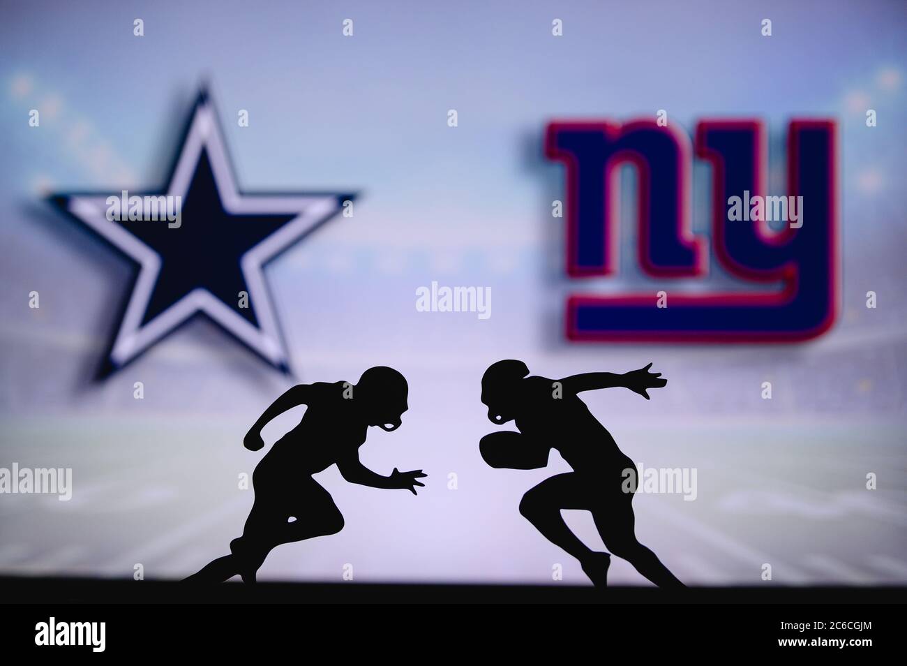 Dallas Cowboys vs. New York Giants. Poster corrispondenza NFL. Due  giocatori di calcio americani si affacciano sul campo. Logo club in  backgroun Foto stock - Alamy