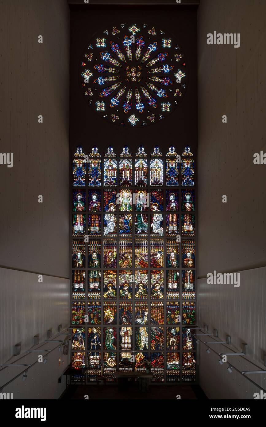 Handel, 1962 von Dieter und Gerhard Langmaack erbaut, Eingangshalle mit Fenster von Elisabeth Coester (1939 noch für die alt Foto Stock