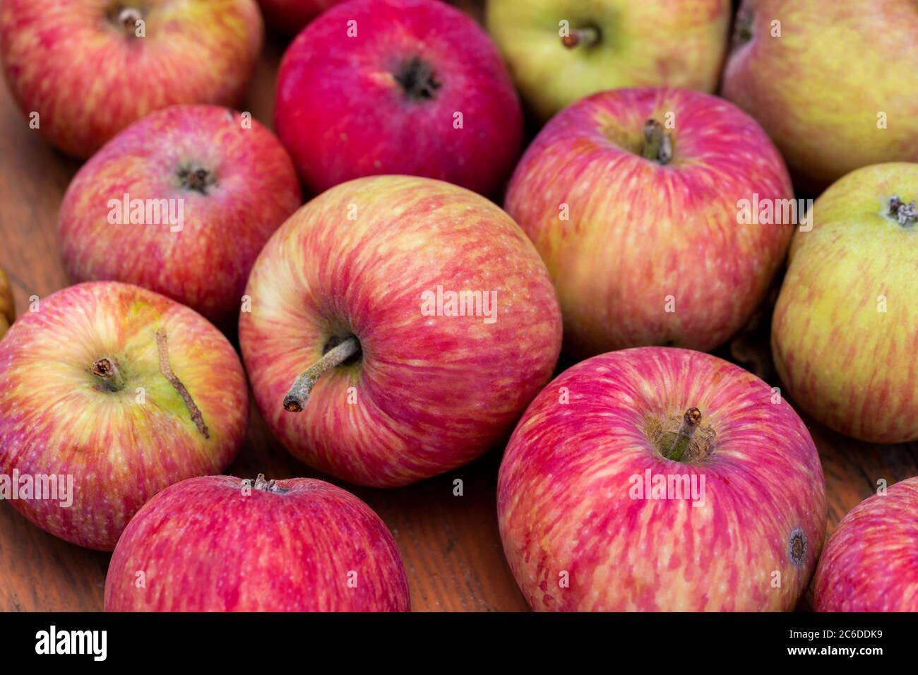 Mela imperfetta immagini e fotografie stock ad alta risoluzione - Alamy