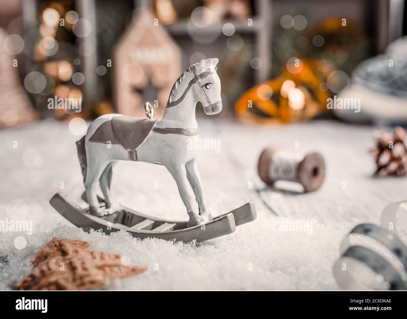 Composizione di Natale con cavallo dondolante Foto Stock