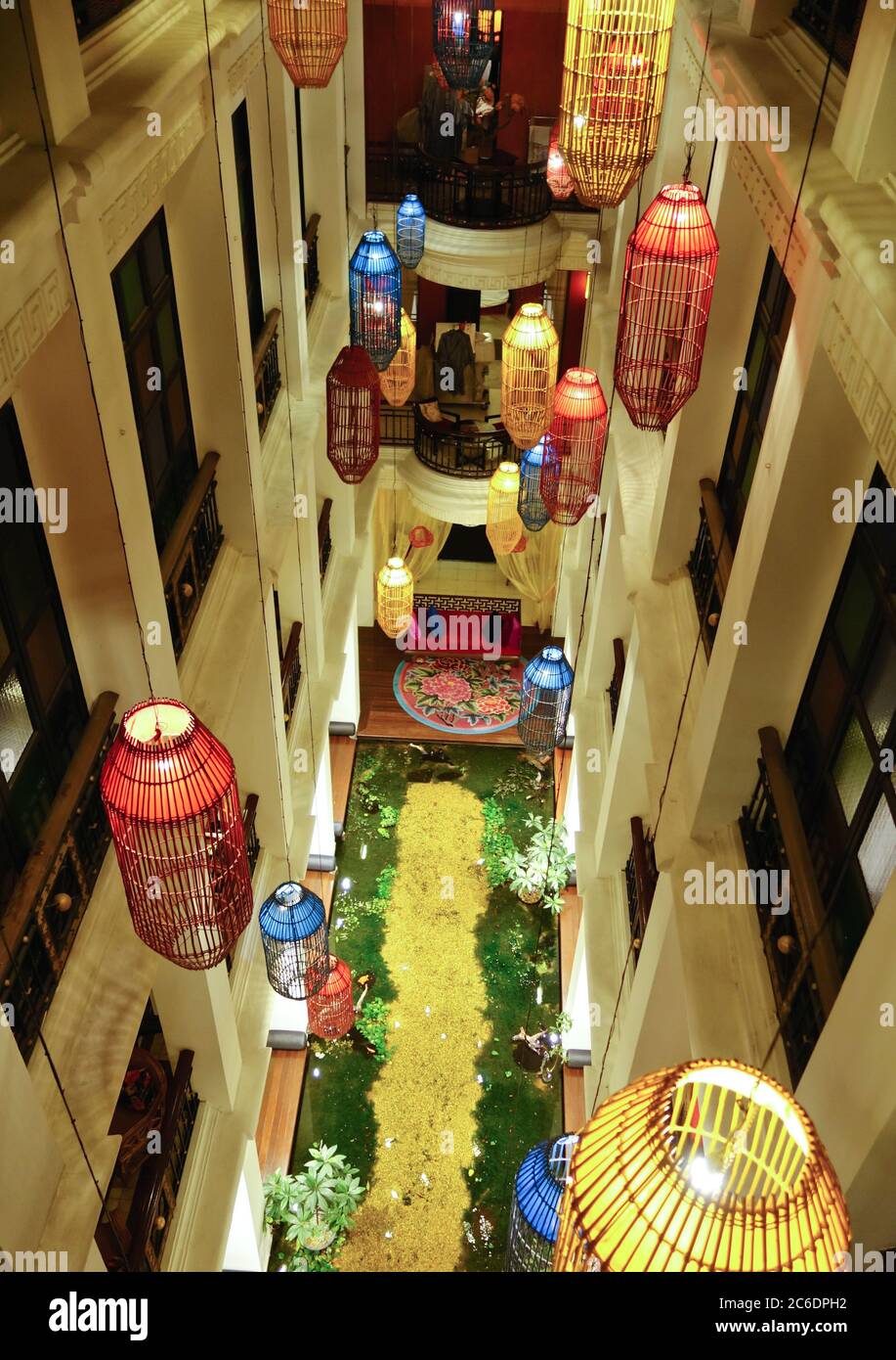 Hall di un hotel asiatico, Shanghai Mansion a Bangkok, Thailandia, Asia. Foto Stock