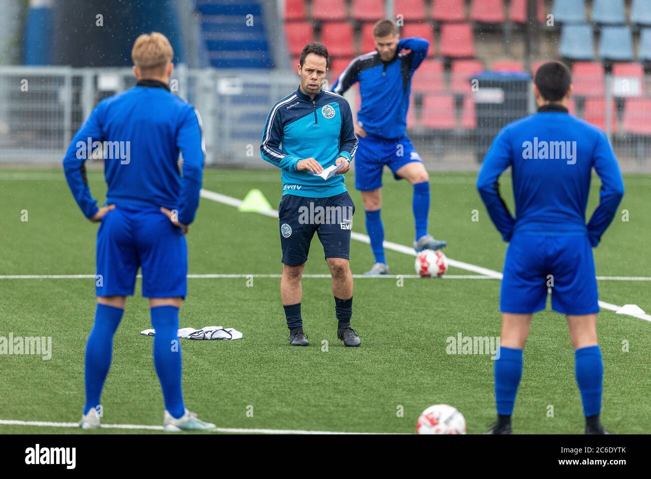 Den Bosch, Paesi Bassi. 09 luglio 2020. DEN B.S., 09-07-2020, Sportpark De Vliert, stagione 2020/2021, Calcio olandese Keuken Kampioen Divisie, primo allenamento Den Bosch, allenatore FC Den Bosch Erik van der Ven(M) durante il primo allenamento Den Bosch Spelers FC Den Bosch tijdens de eerste training sequestro 2020/2021 Credit: Pro Shots/Alamy Live News Foto Stock