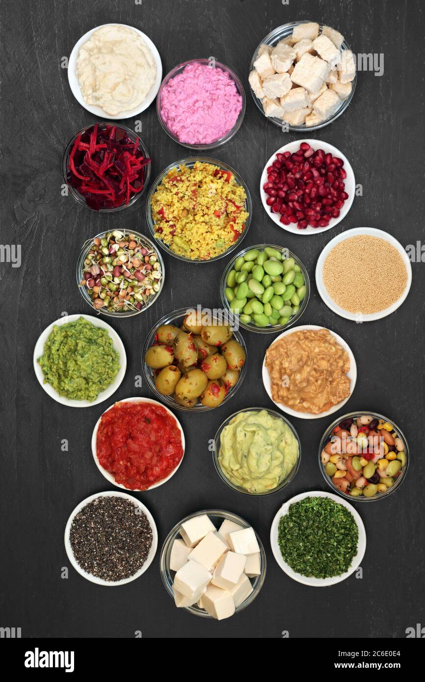 Cibo vegano per una dieta sana con cibi ricchi di proteine, vitamine, minerali, antocianine, omega 3, antiossidanti, smart carbs e fi dietetico Foto Stock