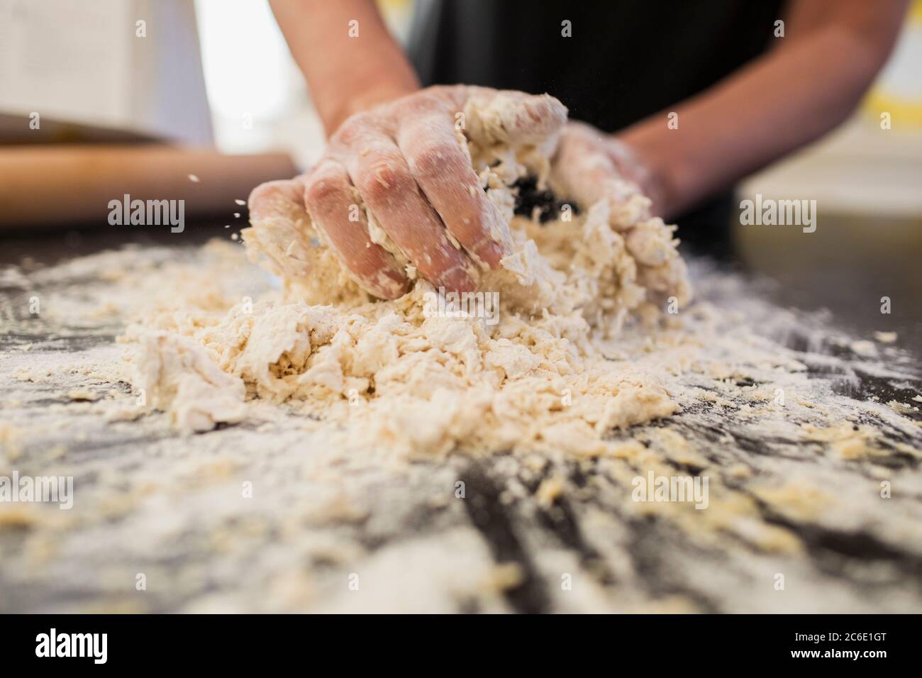 Primo piano impasto per donna Foto Stock