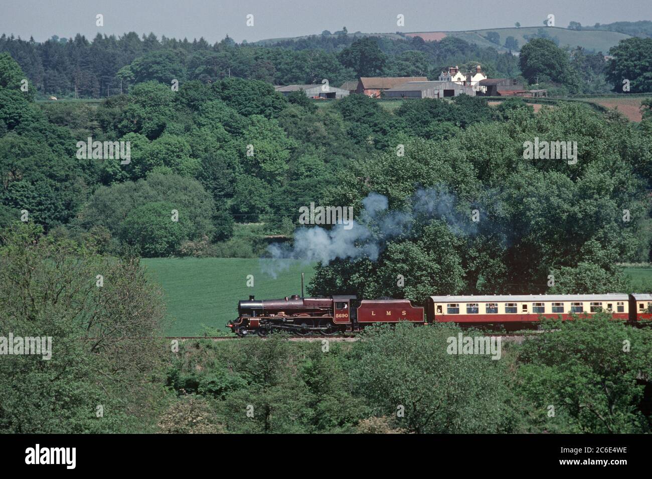 Locomotiva a vapore di classe Midland e Scottish (LMS) Jubilee 5690 lungo la Severn Valley, Shropshire e Worcester, Inghilterra Foto Stock