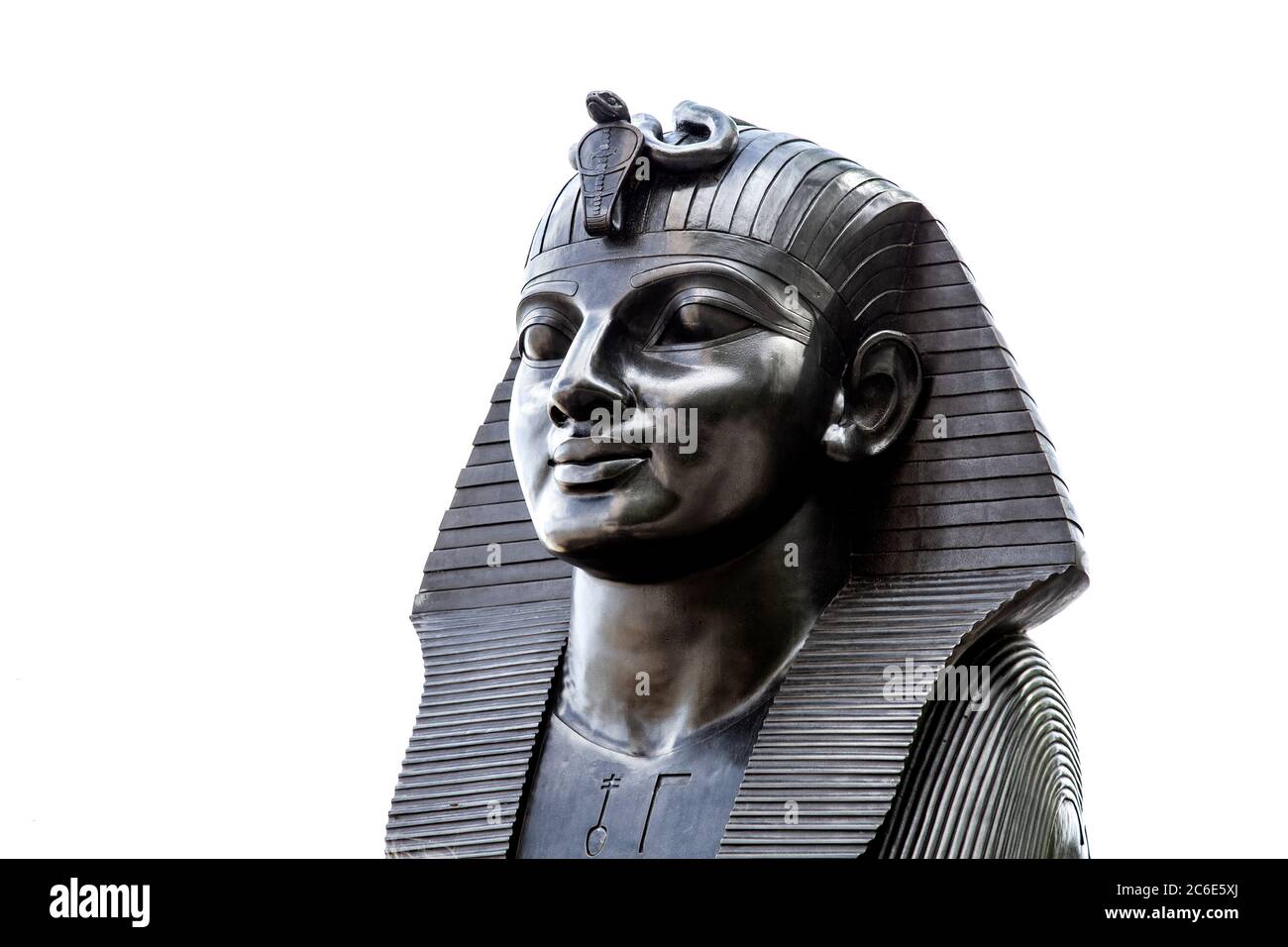 Sfinge in stile egiziano sul lato dell'obelisco dell'ago di Cleopatra su Victoria Embankment, Londra, Regno Unito Foto Stock