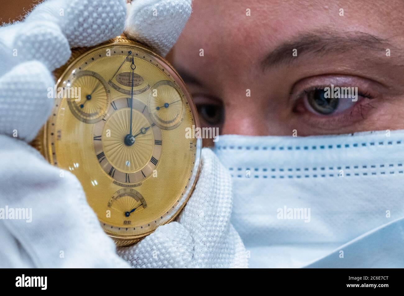 Londra, Regno Unito. 09 luglio 2020. L'orologio Tourbillon di Re Giorgio III, del XIX secolo, realizzato da Abraham-Louis Breguet - il padre della moderna orologeria - deve essere messo all'asta a Sothebys, New Bond Street, stimato a £700,000-1 milioni. Fu venduto al re d'Inghilterra nel bel mezzo delle guerre napoleoniche. È in pubblico vista nelle gallerie di New Bond Street di Sotheby (10-13 luglio) e sarà messo all'asta il 14 luglio. Credit: Guy Bell/Alamy Live News Foto Stock