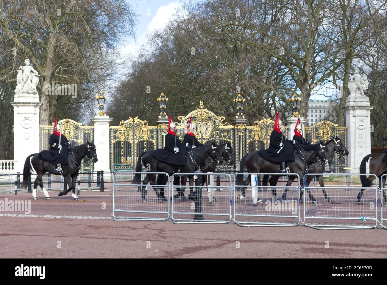 Blues e royals passando Canada gate, nessun turista a causa della covid 19 pandemic Londra Foto Stock