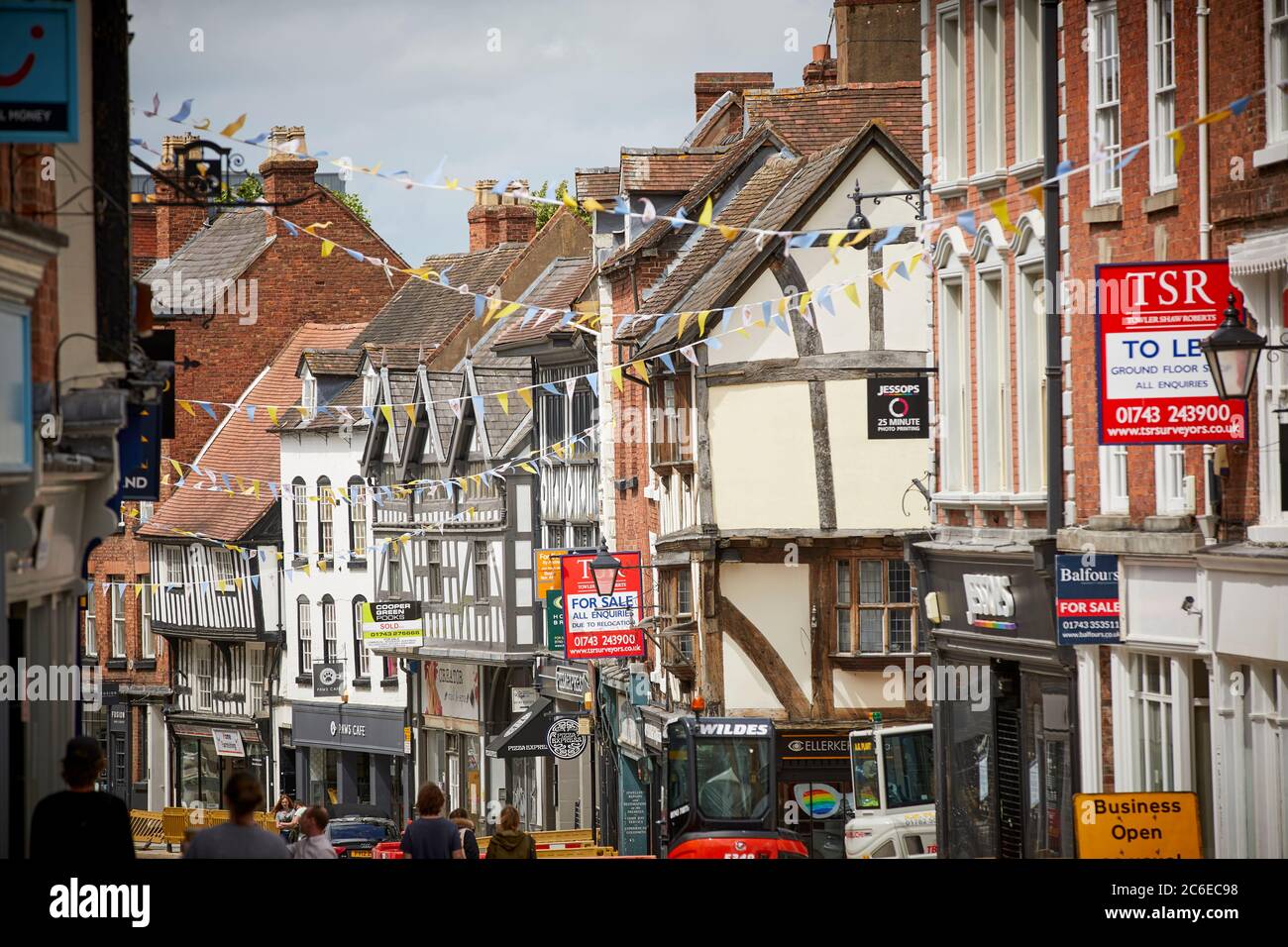 Shrewsbury centro città in Shropshire guardando verso l'architettura di Mardel Tudor Foto Stock