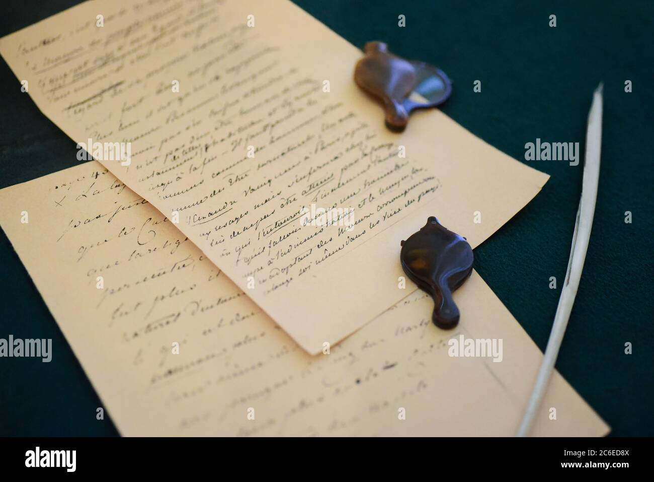 Penna per Fontana, scritta su carta, sigillo in cera. Foto Stock