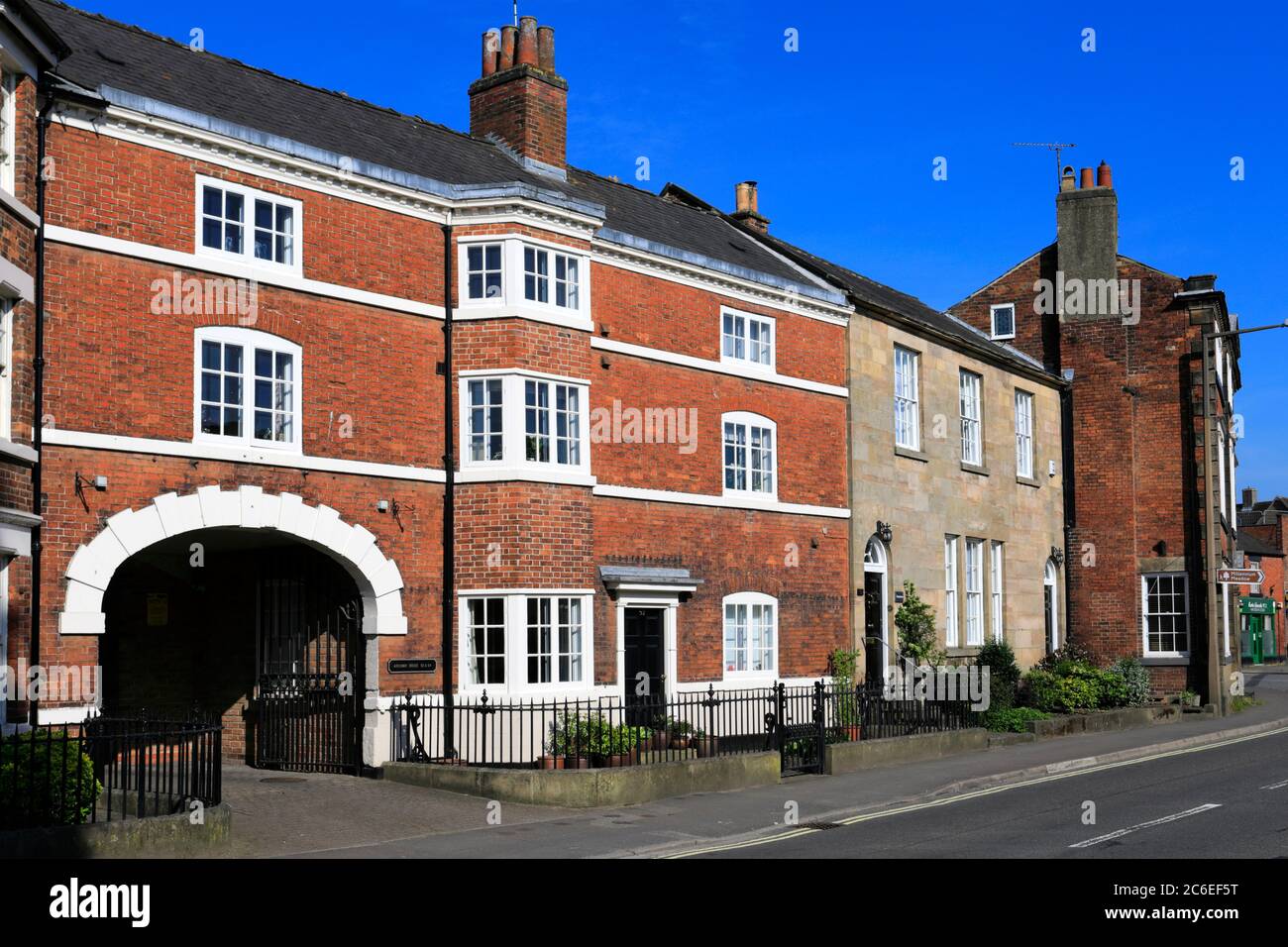 Vista sulla strada del villaggio di Duffield, Derbyshire, Inghilterra, Regno Unito Foto Stock