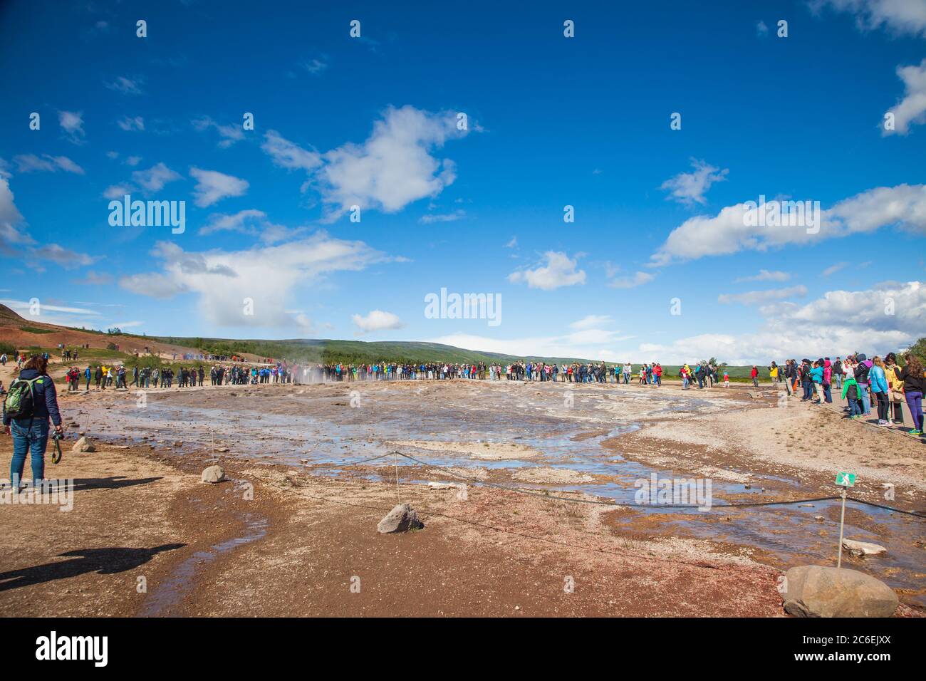 Stokkur, Islanda - 20 luglio 2015: Eruzione, Geysir Stokkur, posizione incredibile nel cerchio d'oro vicino a Reykjavik. Eruzione copiosa e frequente: A. Foto Stock